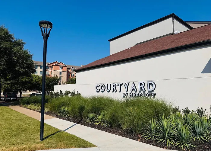 Courtyard By Marriott Waco Hotel