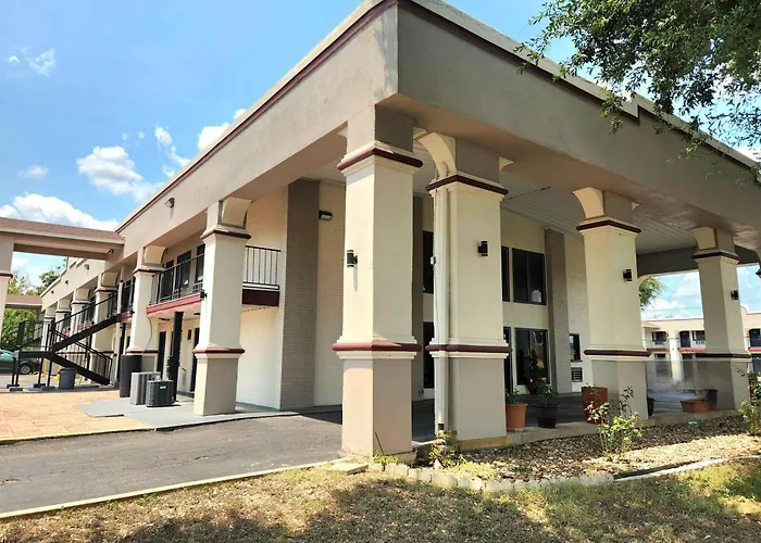 Days Inn By Wyndham San Marcos