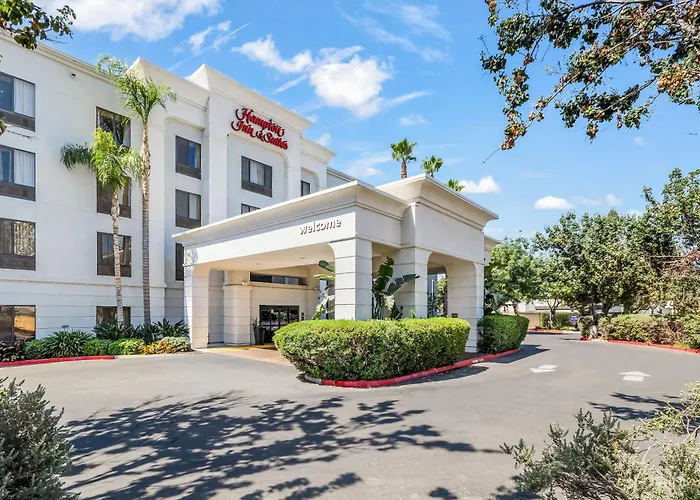 Hampton Inn & Suites Tulare