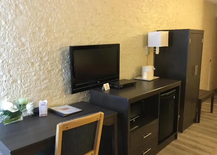 Econo Lodge Metro