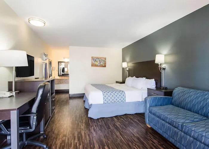 Econo Lodge Near Motor Speedway Bristol