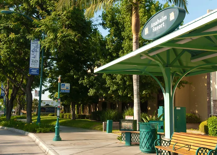 Best Western Plus Raffles Inn & Suites