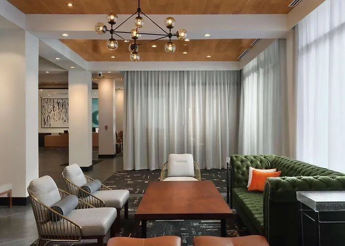 The Landing At Hampton Marina, Tapestry Collection By Hilton Hotel