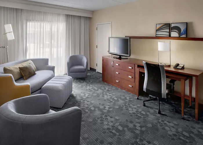 Courtyard By Marriott Hartford Windsor Airport