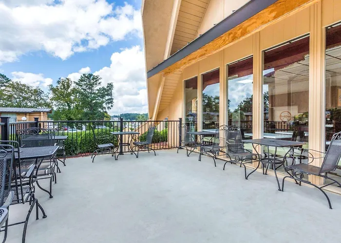 Howard Johnson By Wyndham Athens
