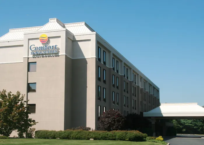 Comfort Inn & Suites Somerset - New Brunswick