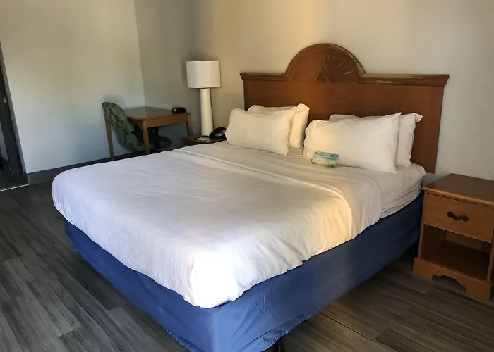 Days Inn & Suites By Wyndham Vicksburg