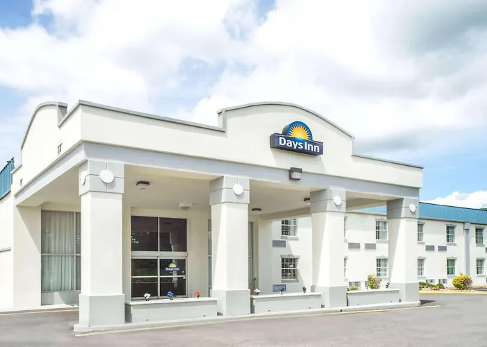 Days Inn By Wyndham Roanoke Hollins Near I-81