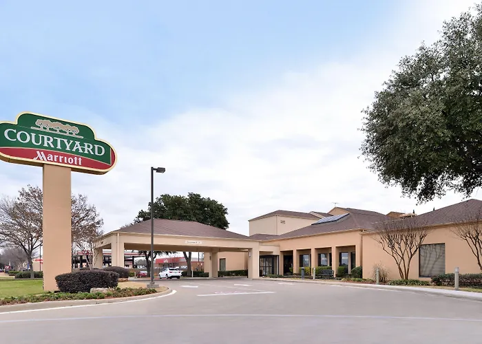 Courtyard By Marriott Dallas Northwest