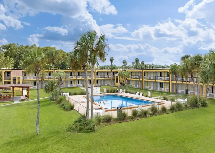 Days Inn By Wyndham Lake City I-75
