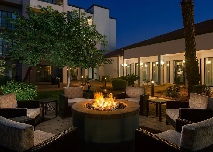 Courtyard By Marriott Phoenix Airport