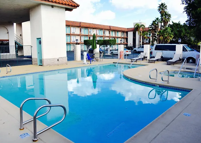 Days Inn By Wyndham Anaheim Near The Park
