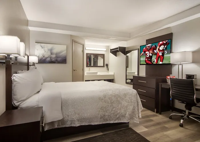 Erie Hotels