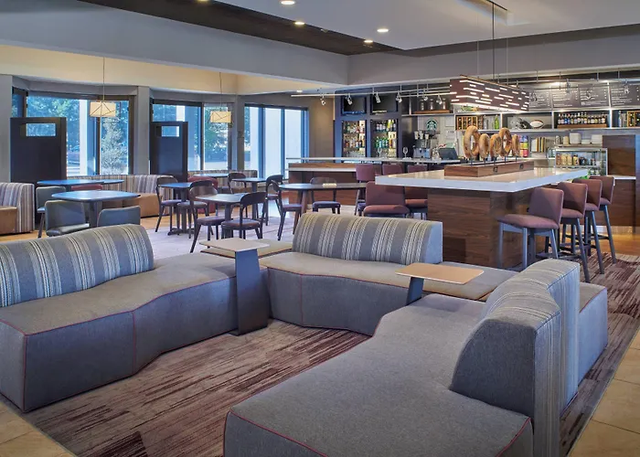 Courtyard By Marriott Detroit Warren