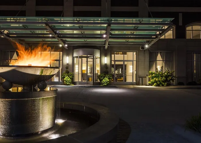 Hotel Blackhawk, Autograph Collection Davenport