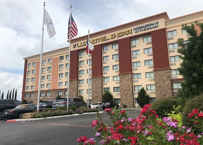 Lux Hotel & Spa, Trademark Collection By Wyndham