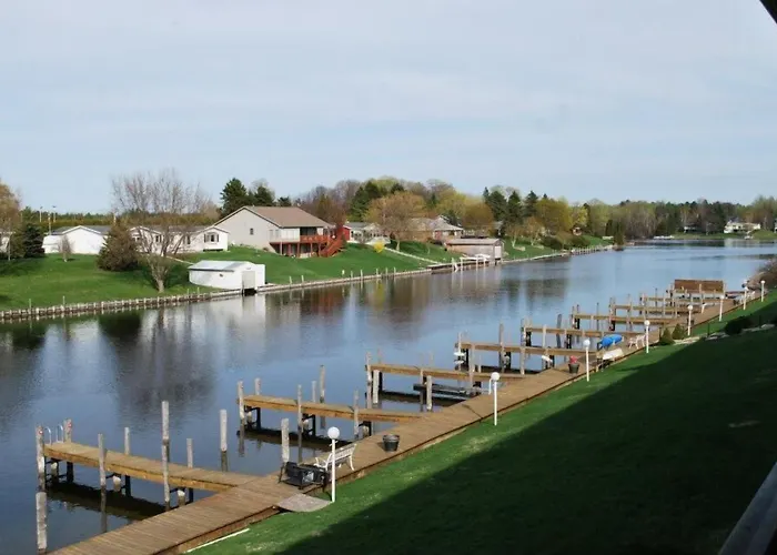 Fleetwood Inn Suites Cheboygan