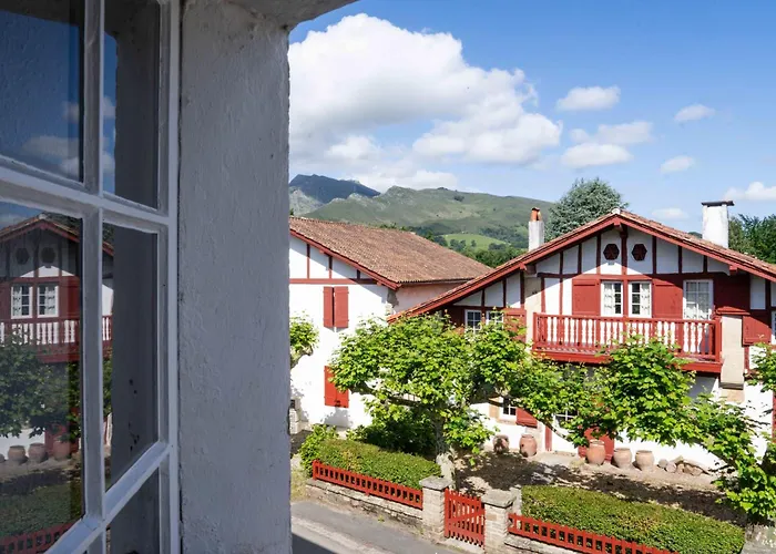 Logis Hôtel Baratxartea Sare