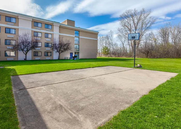 Days Inn By Wyndham Plattsburgh