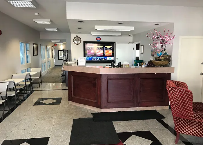 Niagara Lodge & Suites