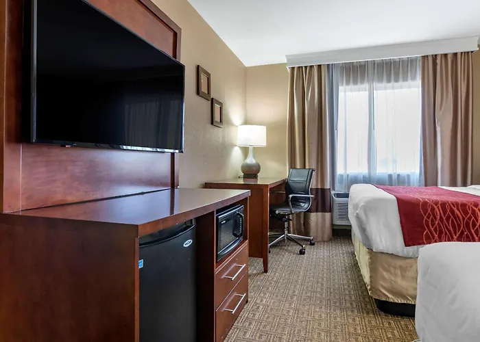 Comfort Inn & Suites Leeds I-20