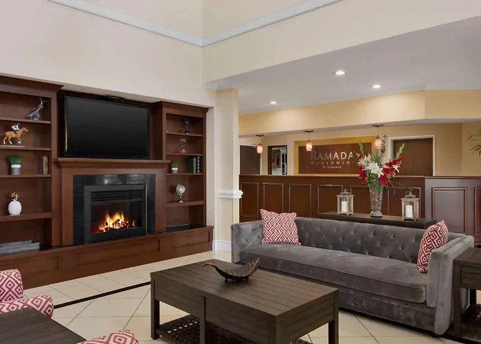 Ramada By Wyndham Elizabethtown Hotel