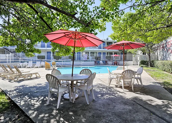Super 8 By Wyndham Walnut Creek Hotel
