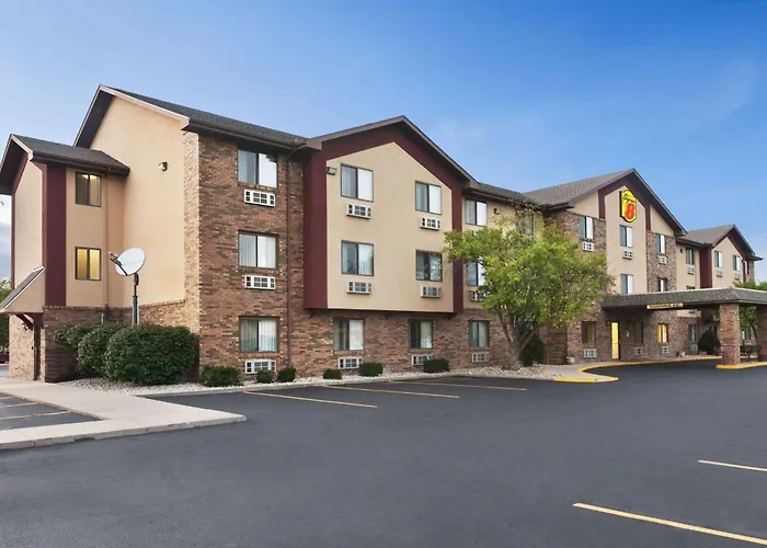 Super 8 By Wyndham Peoria Motel