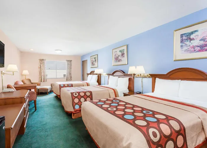 Super 8 By Wyndham Greensboro