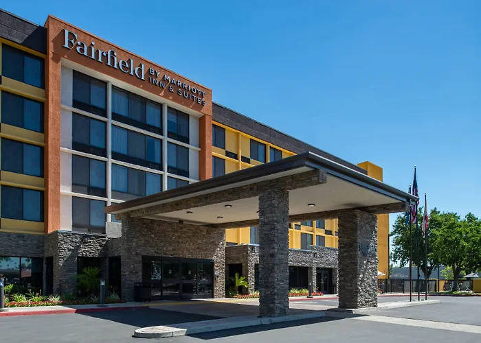 Fairfield Inn And Suites By Marriott Bakersfield Central