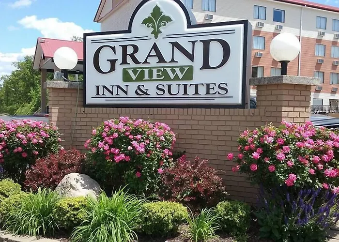Grand View Inn & Suites Branson