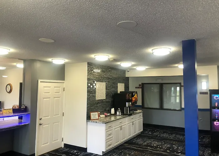 Americas Best Value Inn & Suites Northfield