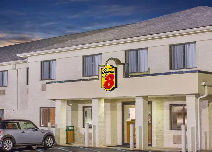 Super 8 By Wyndham Bedford Hotel