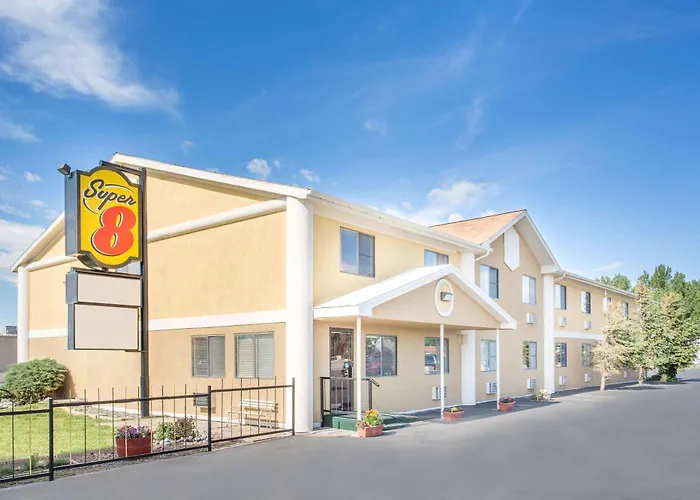 Super 8 By Wyndham Riverton