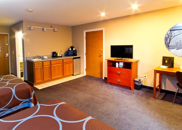 Super 8 By Wyndham Adrian Hotel