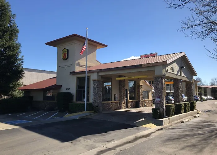 Super 8 By Wyndham Corning Motel