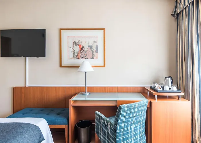 Up Rooms Vic Hotel