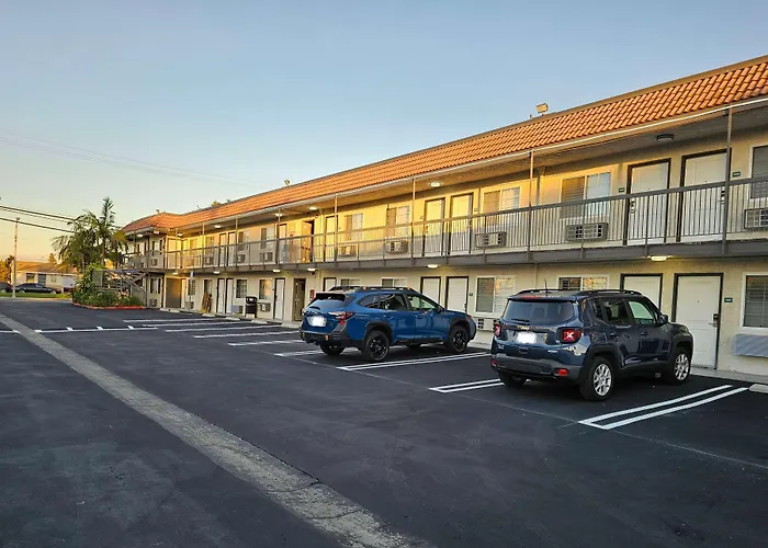 Travelodge Inn & Suites By Wyndham Fullerton