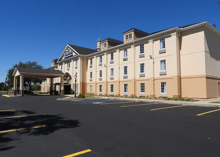 Baymont By Wyndham Lafayette Airport Hotel