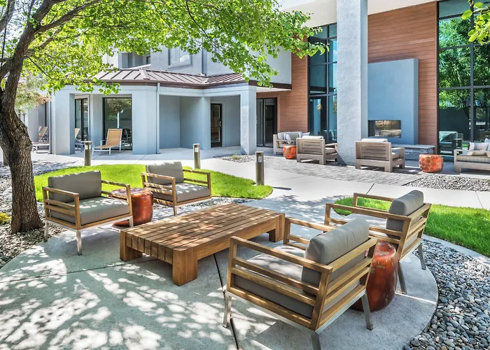 Courtyard By Marriott Reno Hotel