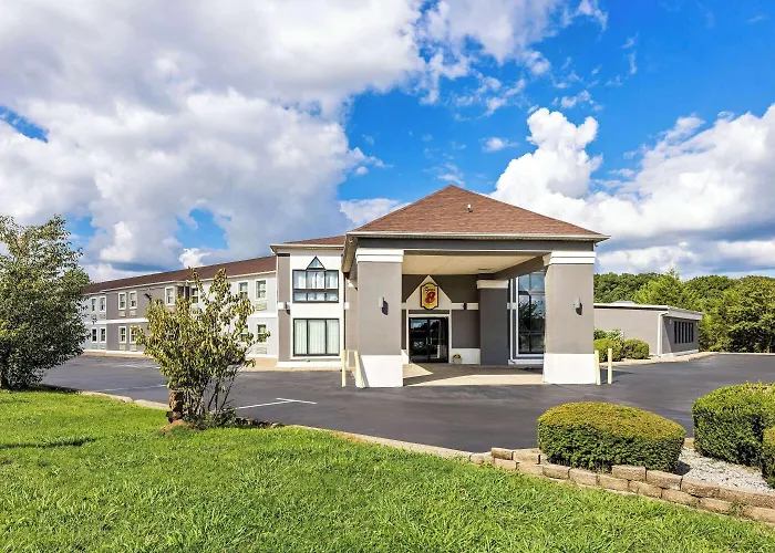 Super 8 By Wyndham Dickson Hotel