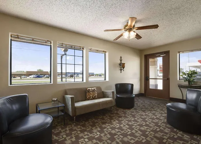 Super 8 By Wyndham Blackwell
