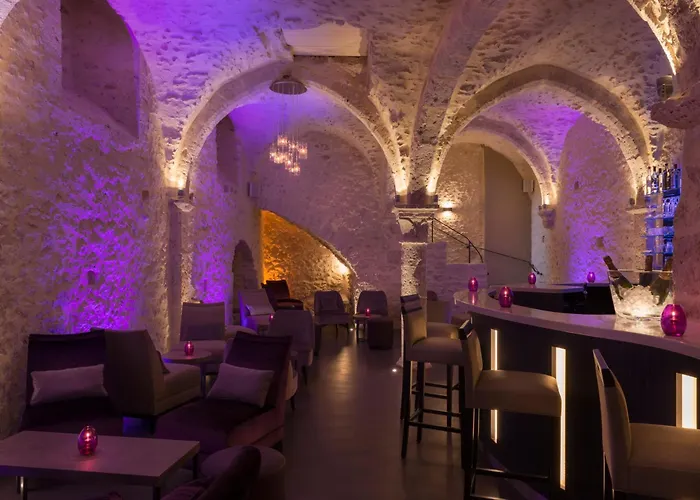 Hôtel Aux Vieux Remparts, The Originals Relais Provins