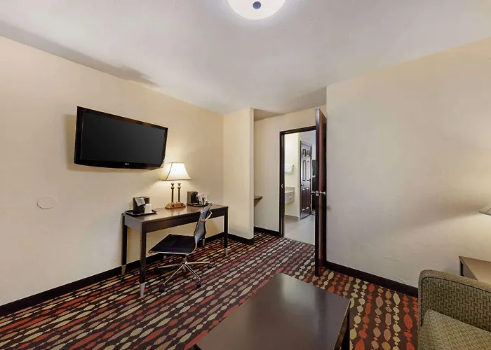 Best Western Greentree Inn & Suites Moore