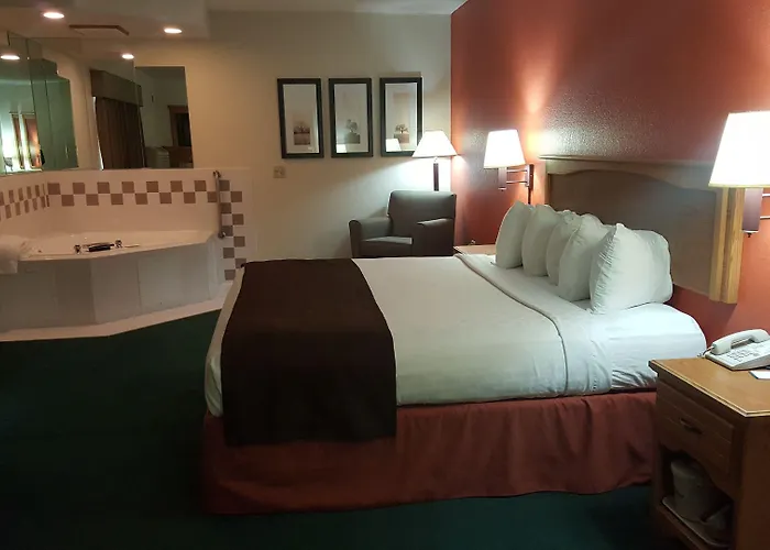 Holiday Inn Express Garden City East By Ihg