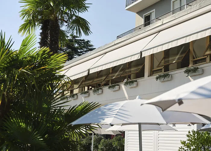 Hotel Carillon
