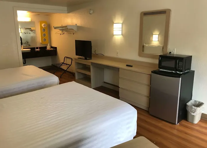 Travelodge By Wyndham Fayetteville