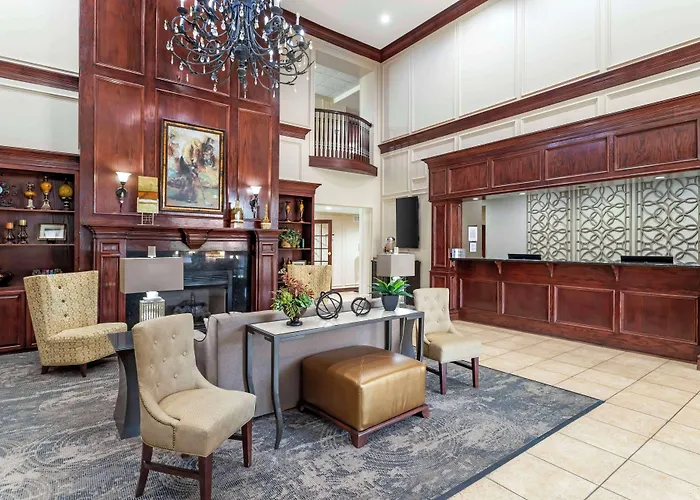 Best Western Plus Crown Colony Inn & Suites
