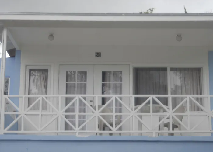 Coral Harbour Beach House And Villas