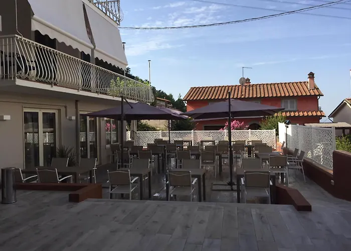 Hotel Monti San Baronto
